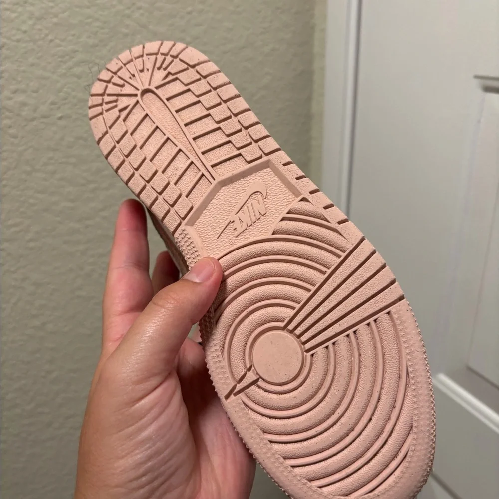 Nike Kids Sneakers in White & Dusty Pink Suede